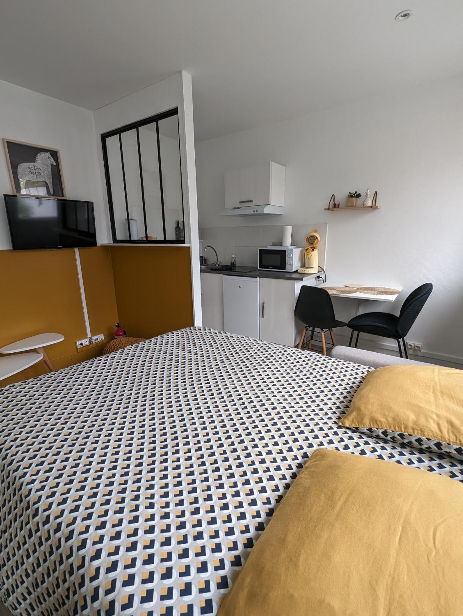 Stockholm- Studio Serenite Avec Jardin Charleville-Mézières エクステリア 写真